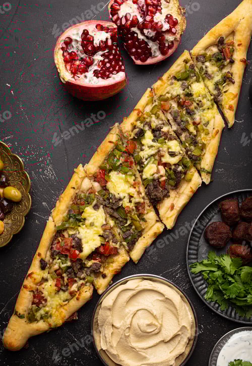 Preview: Turkish pizza pide from above