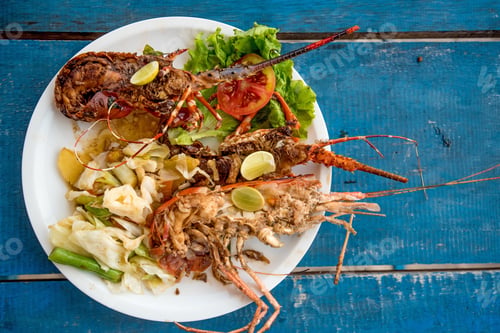 Preview: Tasty prepared lobsters and jumbo shrimps