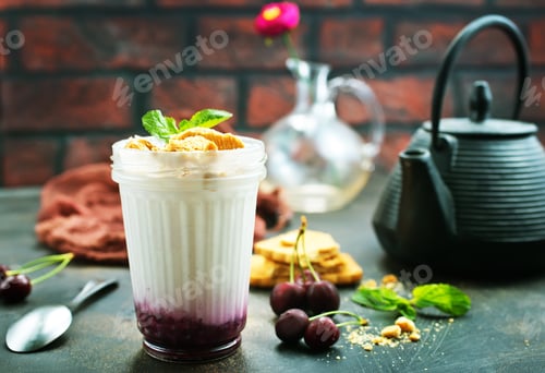 Preview: yogurt with cookie