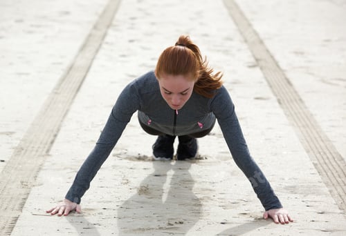 Preview: Woman doing pushing ups