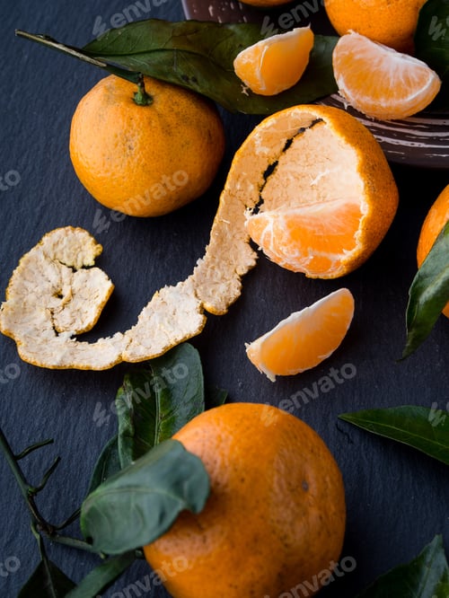 Preview: Fresh tangerines with leaves