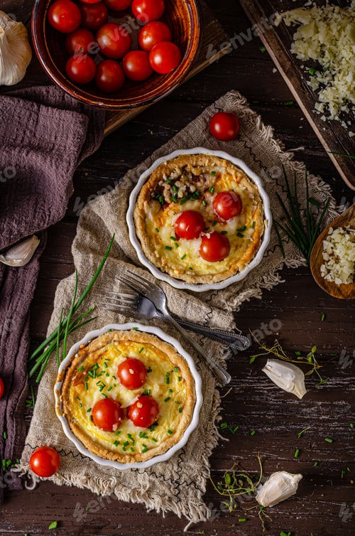 Preview: Homemade cheese quiche with garlic