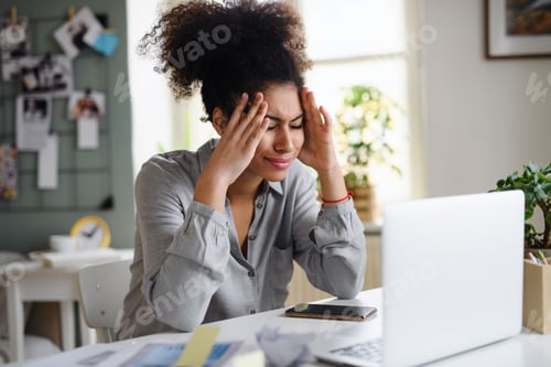 Preview: Frustrated young woman with laptop indoors at home, home office concept.