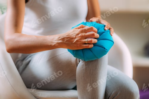 Preview: Knee Pain Cold Compress Ice Bag Treatment.