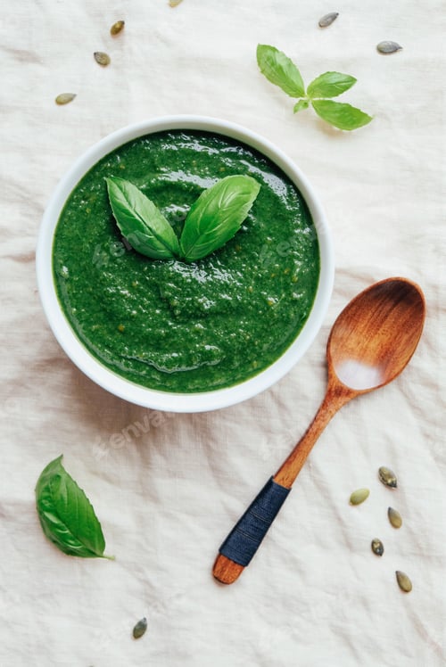 Preview: Green vegetable soup in a bowl.