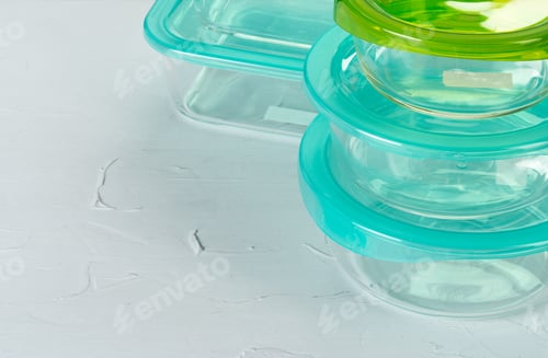 Preview: Set of plastic boxes kitchen ware on kitchen counter