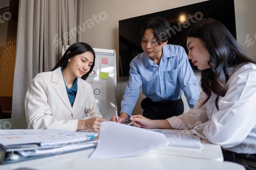 Preview: Business meeting to analyze and discuss the situation on the financial report in the meeting room