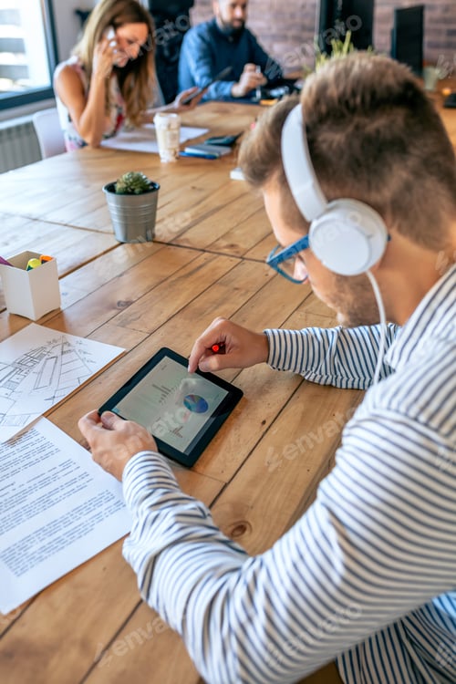 Preview: Businessman working in a coworking office