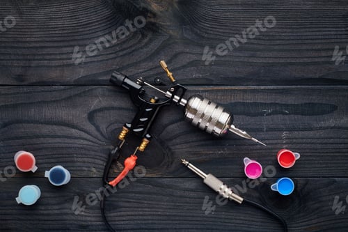 Vista previa: Tattoo machine, tools and supplies