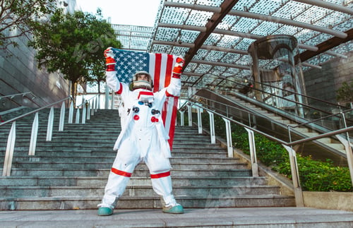Preview: spaceman in a futuristic station