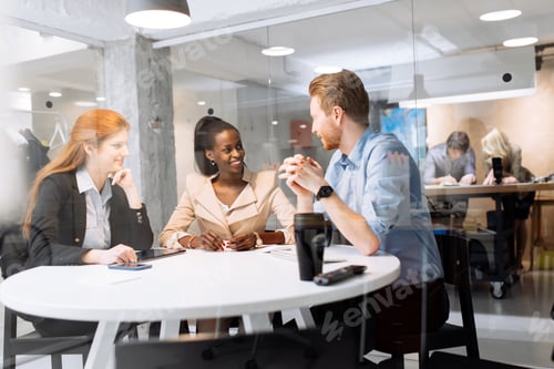 Preview: Business people meeting at round table
