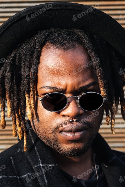 Vista previa: Stylish black man with dreadlocks on street