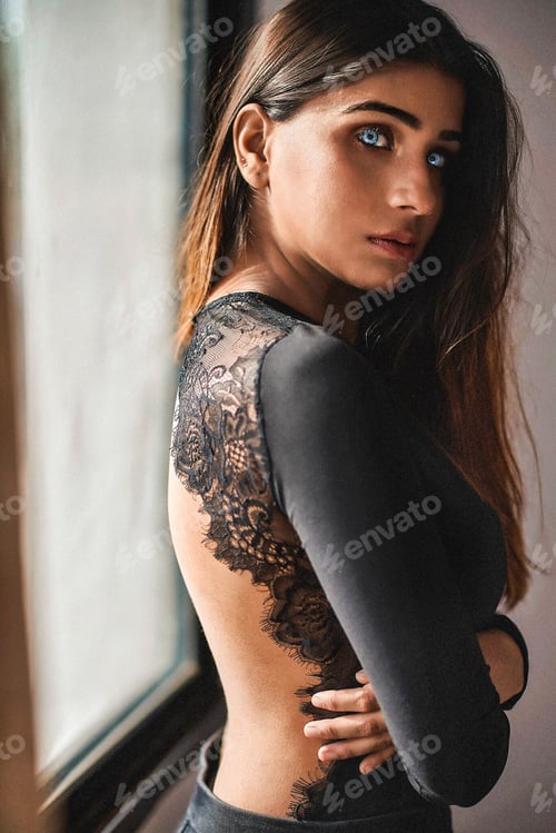 Preview: Beautiful Portrait of Young & Elegant Woman Posing