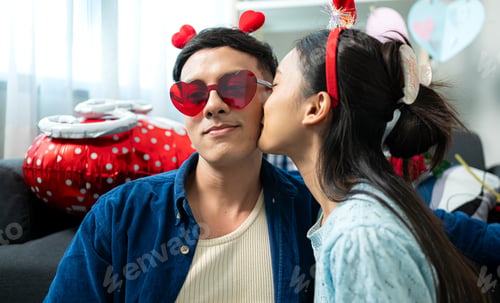 Preview: A young couple with Valentine's Day activities at home