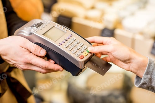 Preview: Paying with card in the food store