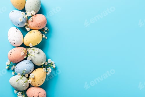 Preview: Easter composition of Easter quail eggs and flowers