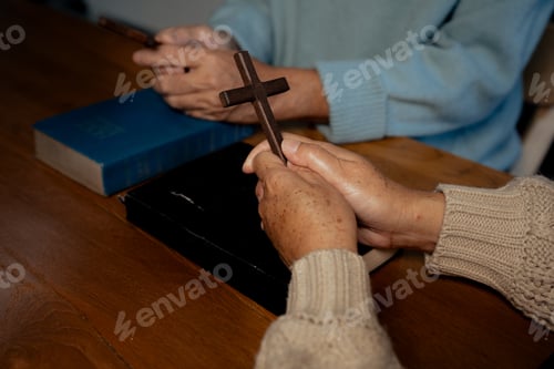 Preview: Men and women praying to God with the Bible.