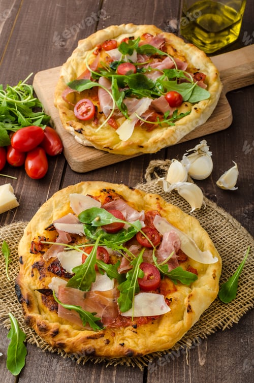 Preview: Italian pizza with parmesan cheese, prosciutto and arugula