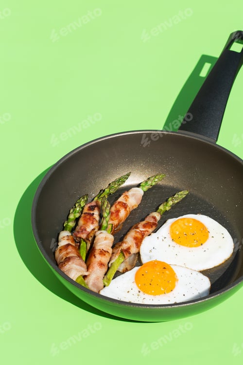 Preview: Keto, ketogenic breakfast, meal with fried eggs, bacon, asparagus