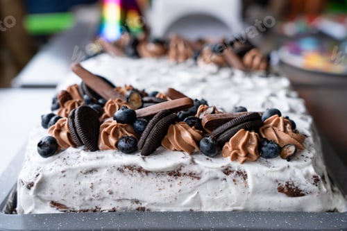 Preview: Delicious Cake with Chocolate Cream and Blueberries