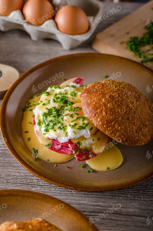 Preview: Egg benedict with hollandaise sauce