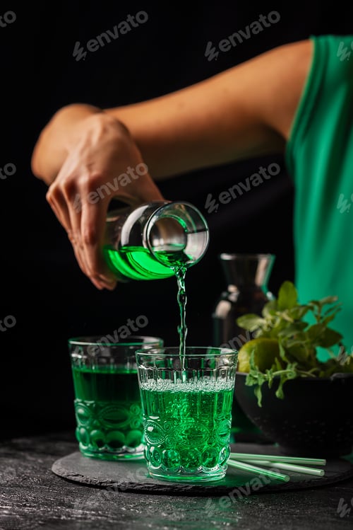 Preview: Alcoholic green cocktail