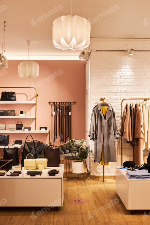 Vista previa: Empty clothing boutique in pink colors