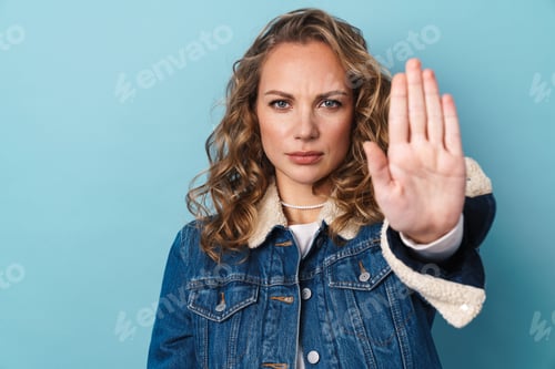Preview: Blonde displeased woman showing stop gesture and looking at camera
