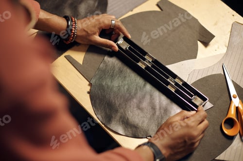 Preview: Crafting Piece of Leather with Cutting Tool
