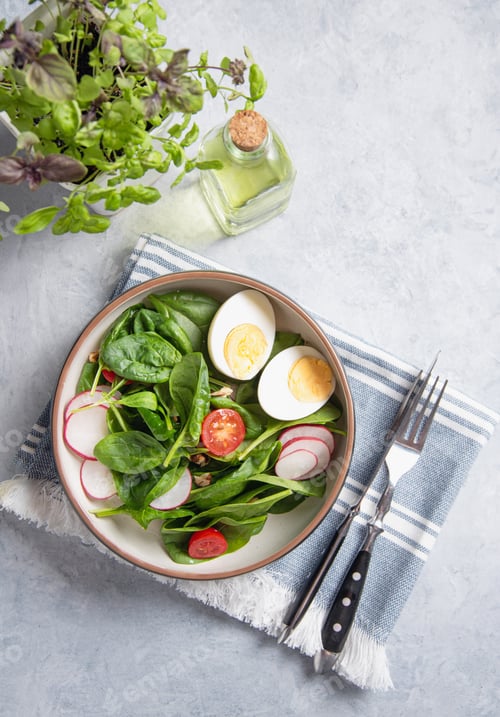 Preview: Fresh salad of green spinach leaves, tomatoes, microgreens basil,boiled egg, red radish