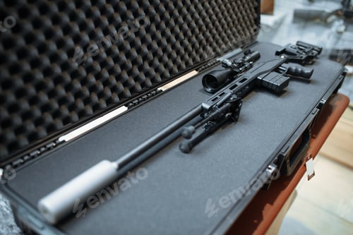 Preview: Sniper rifle with optical sight in case, gun shop
