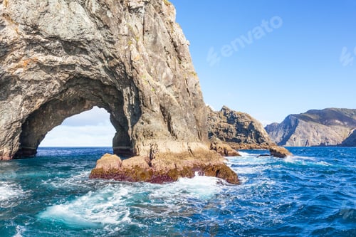 Preview: Hole in the Rock in New Zealand
