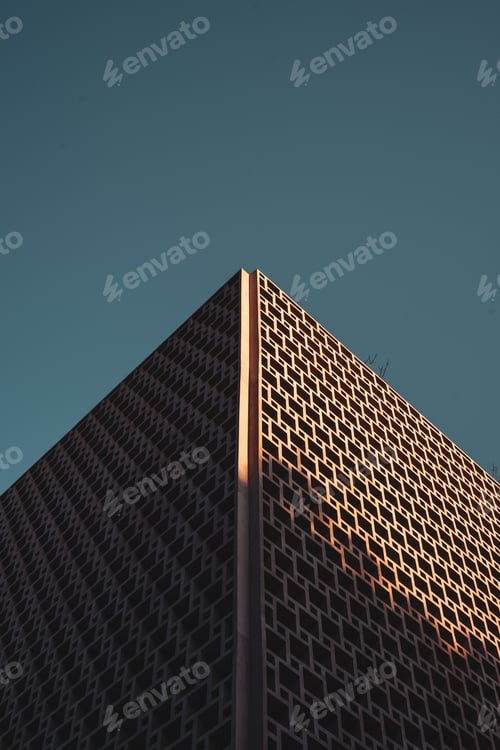 Preview: Sun shines on a high-rise building against a clear blue sky in Istanbul, Turkey