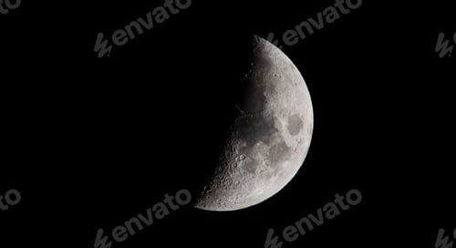 Preview: Breathtaking view of the Halfmoon on a dark background