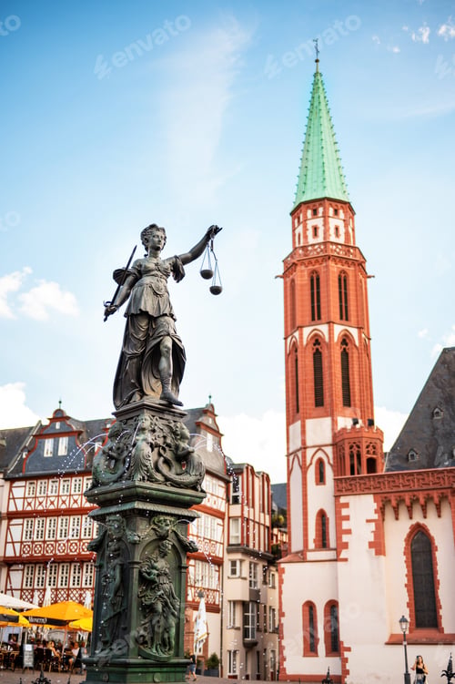 Preview: Vertical view of the Roemerberg in Frankfurt, Germany