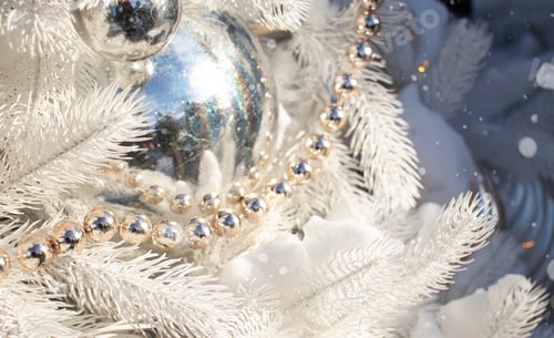 Preview: Christmas tree decorated with white balls and toys in the snow