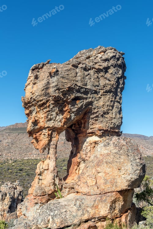Preview: Rock formation, resembling a womans face and hand
