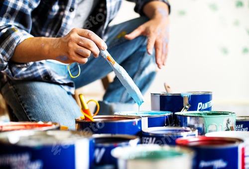 Preview: Peopl renovating the house