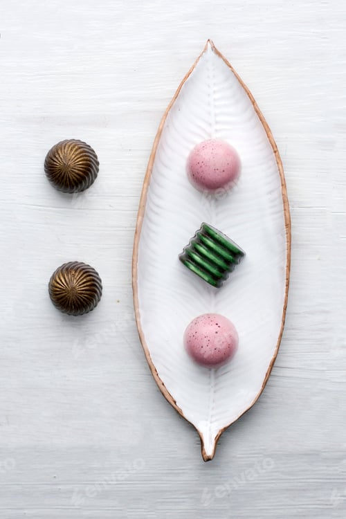 Preview: Delicious chocolates handmade with cherries, guava, salted caramel and a match