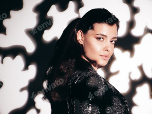 Preview: Young fashion woman posing in studio