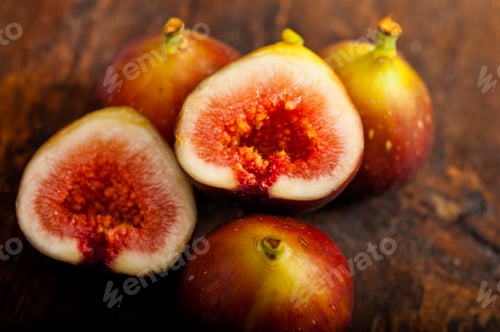 Preview: fresh figs over old wood