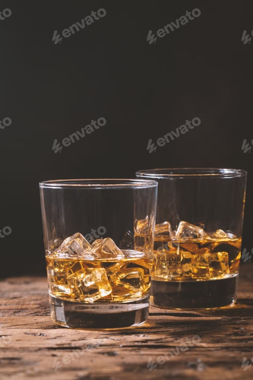 Preview: Whiskey with ice in glasses