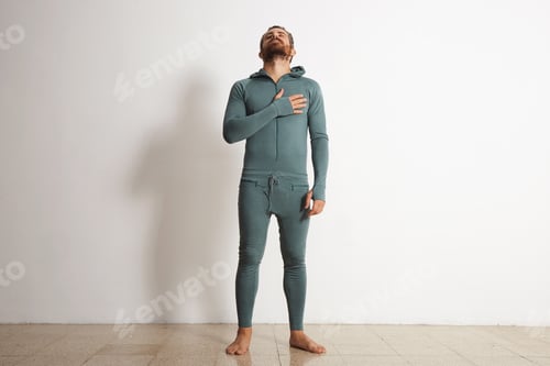 Preview: Man in thermal baselayer wear ninja suit set