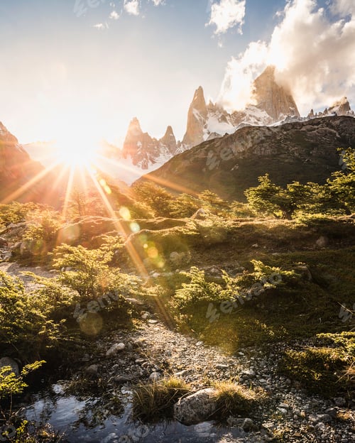 Preview: Sunlit landscape and Fitz Roy mountain range in Los Glaciares National Park, Patagonia, Argentina