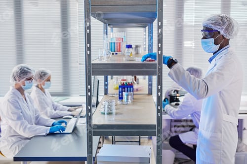 Preview: Doctors working with analysis in the laboratory