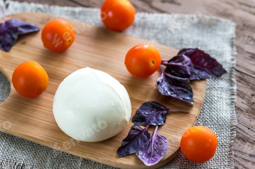 Preview: Mozzarella with tomatoes