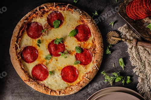 Preview: Homemade salami pizza with cheese corners