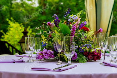 Preview: beautifully served table in a restaurant