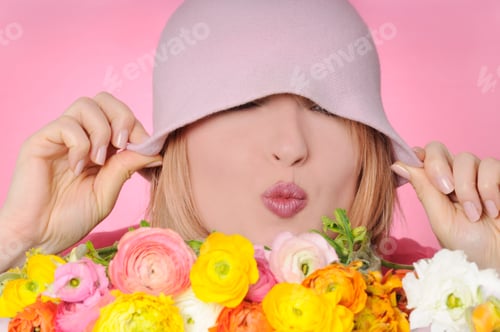 Preview: Smiling woman