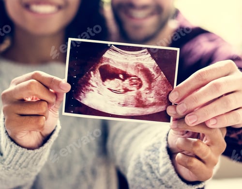 Preview: Happy couple with pregnancy news